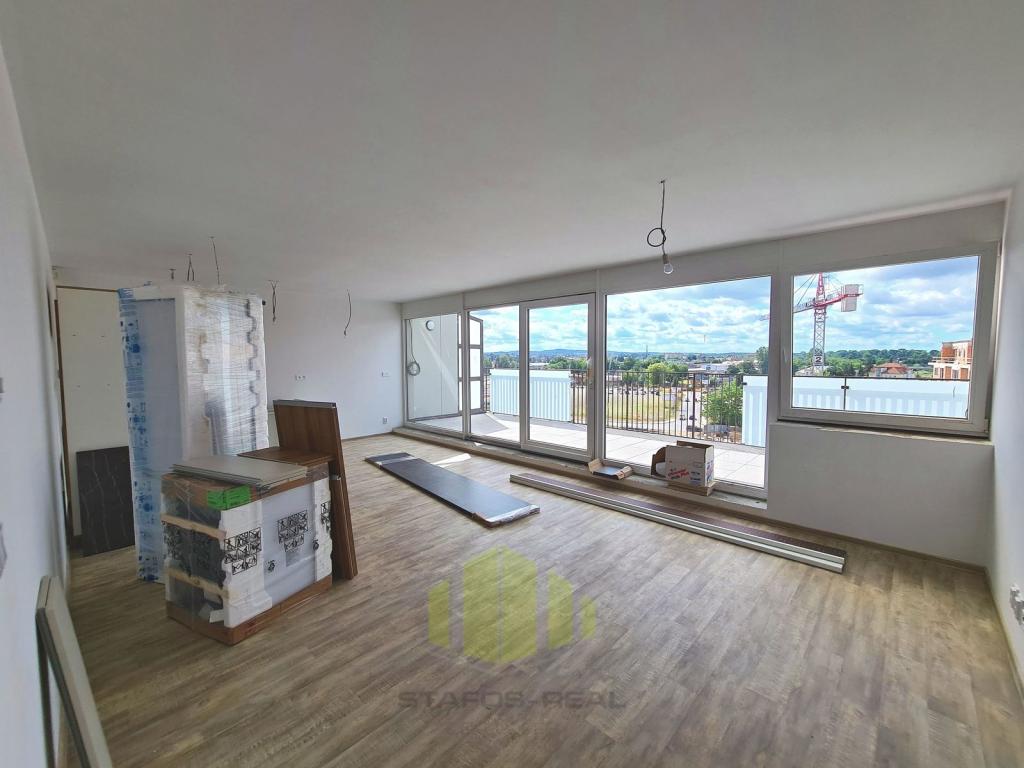 3-room apartment for rent · 98 m² · Olomouc — 1 237 €/mo
