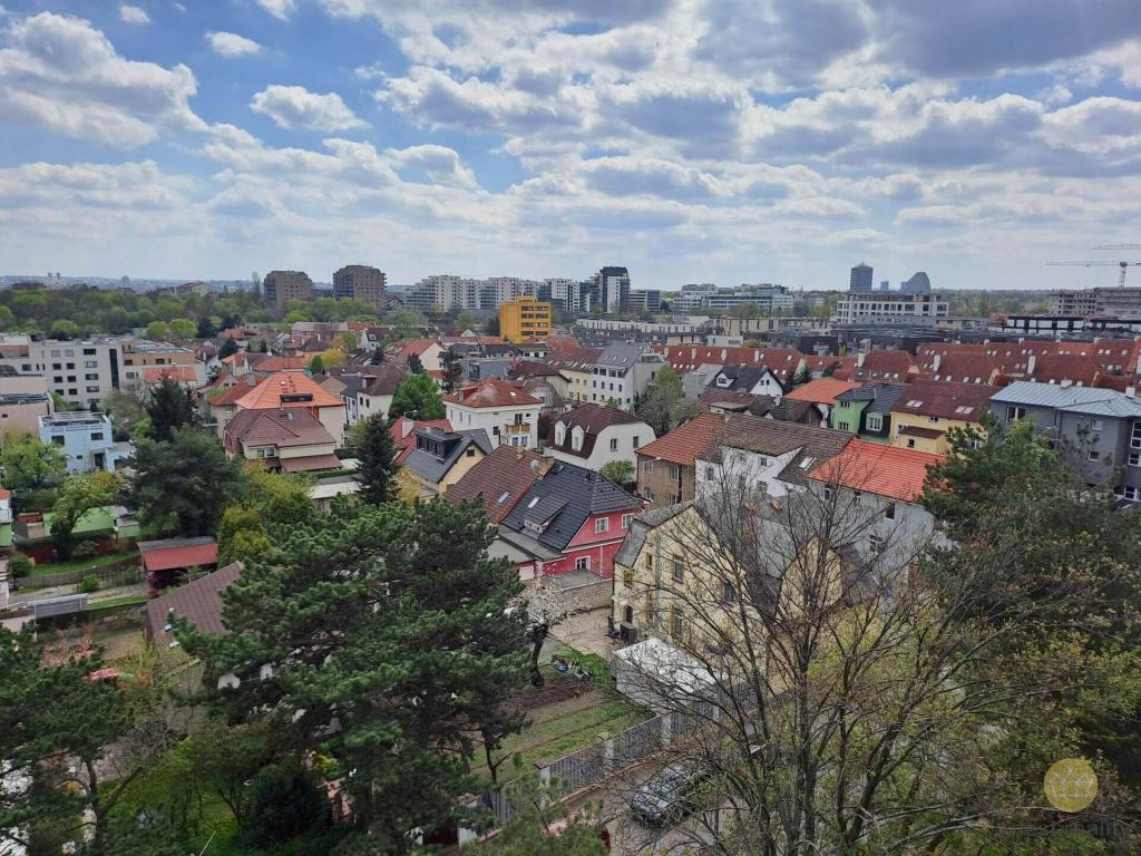 Pronájem bytu 2+kk 62 m2