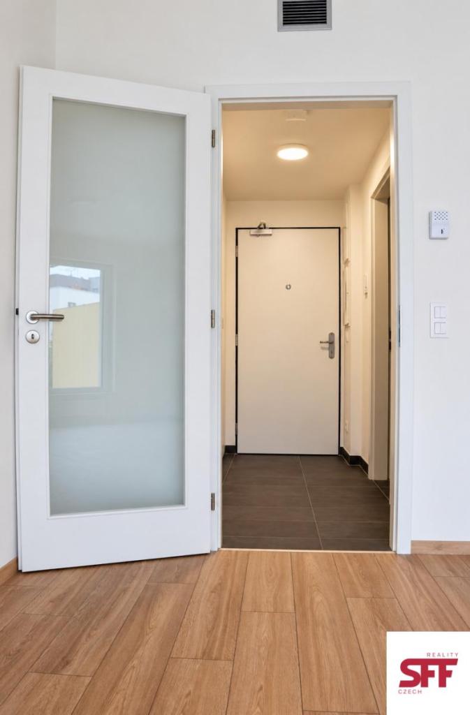 Pronájem bytu 1+kk 36 m2, Praha – náhled fotky 10
