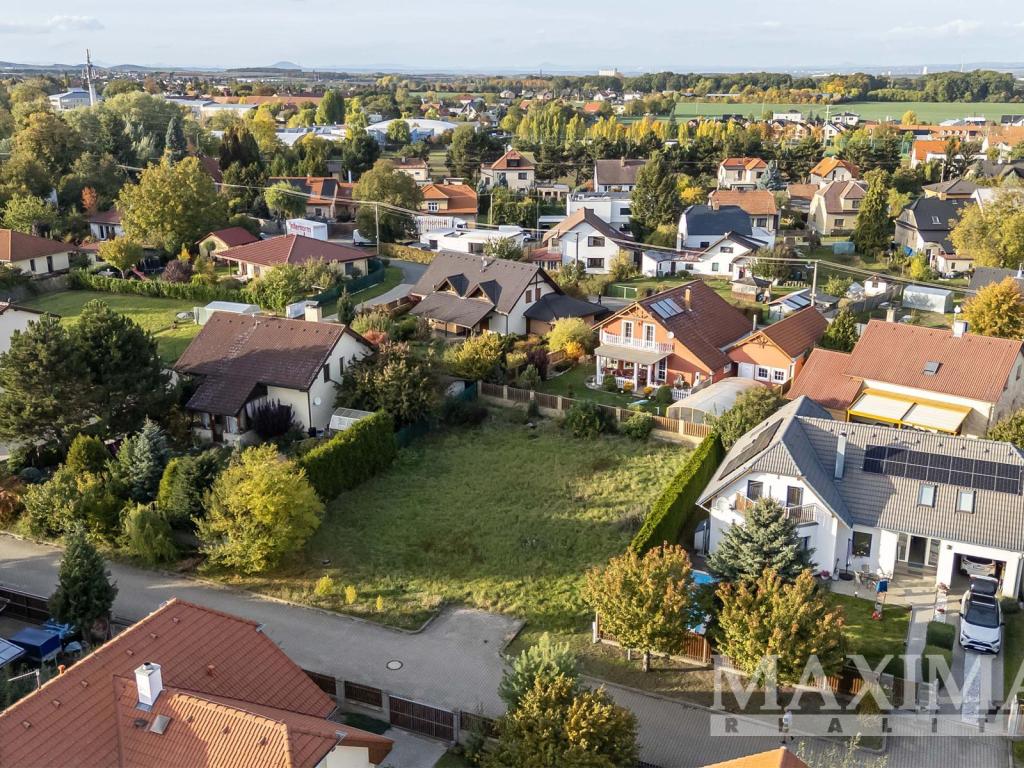 Land, 682 m²