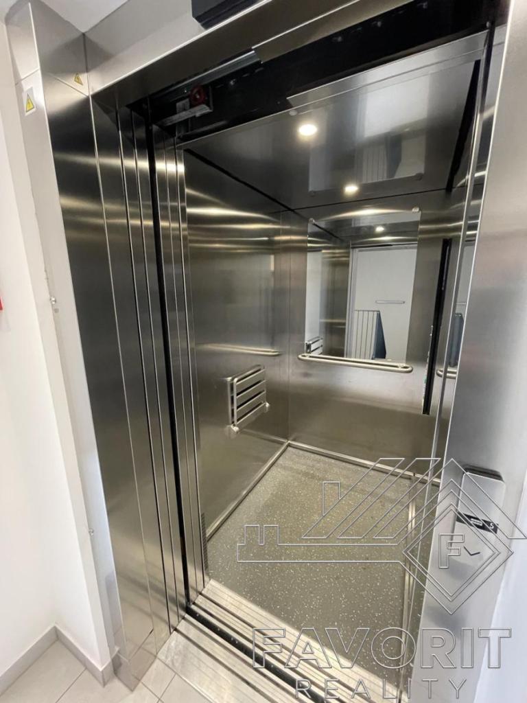 Pronájem bytu 1+kk 23 m2, Praha – náhled fotky 12