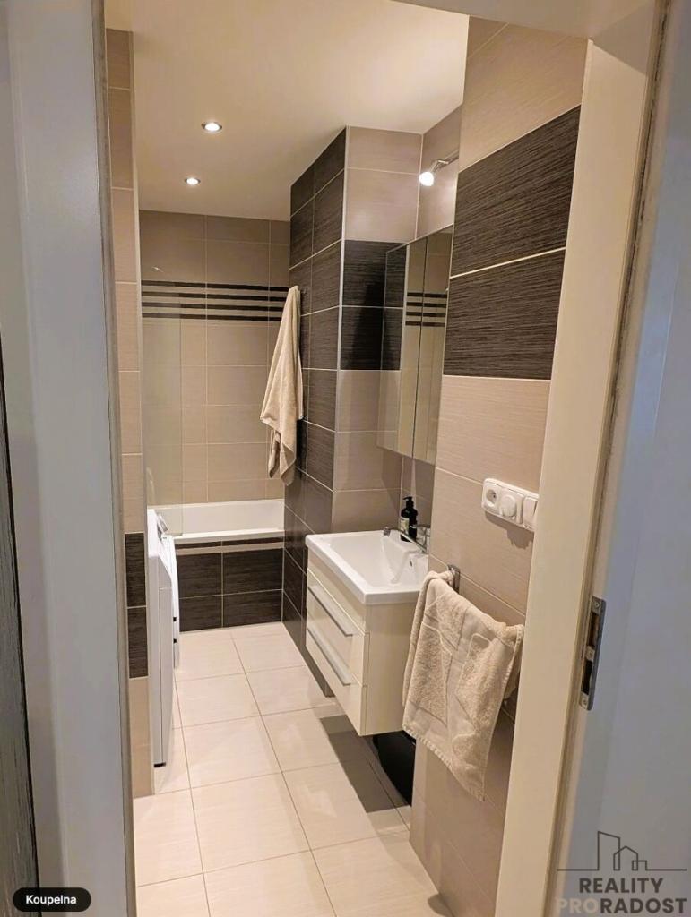 Pronájem bytu 2+kk 57 m2, Praha – náhled fotky 9