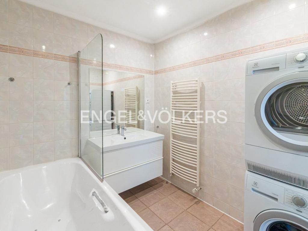 Pronájem bytu 4+kk 150 m2, Praha – náhled fotky 15