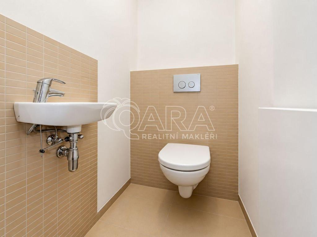 Pronájem bytu 3+1 108 m2, Praha – náhled fotky 17