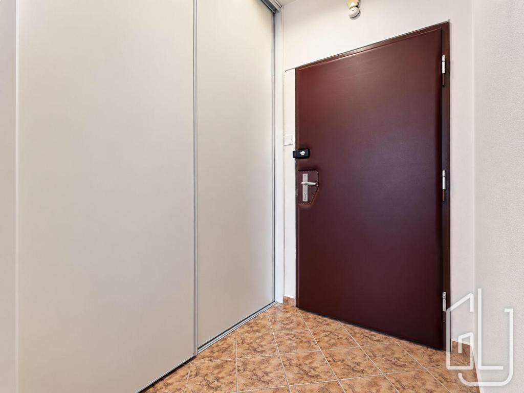 Pronájem bytu 1+kk 28 m2, Praha – náhled fotky 7
