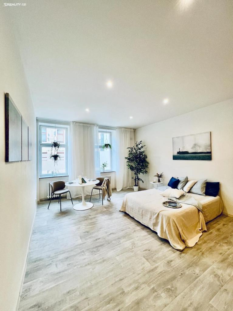 Pronájem bytu 1+1 38 m2