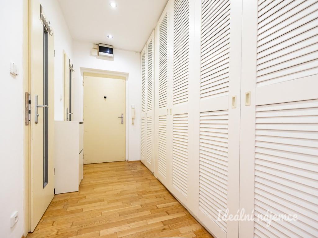 Pronájem bytu 3+kk 56 m2, Praha – náhled fotky 12