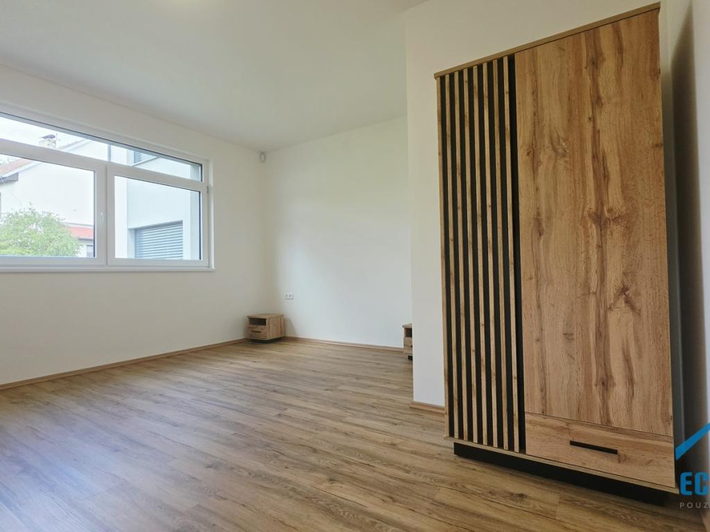 Pronájem bytu 2+kk 55 m² – pohled 6