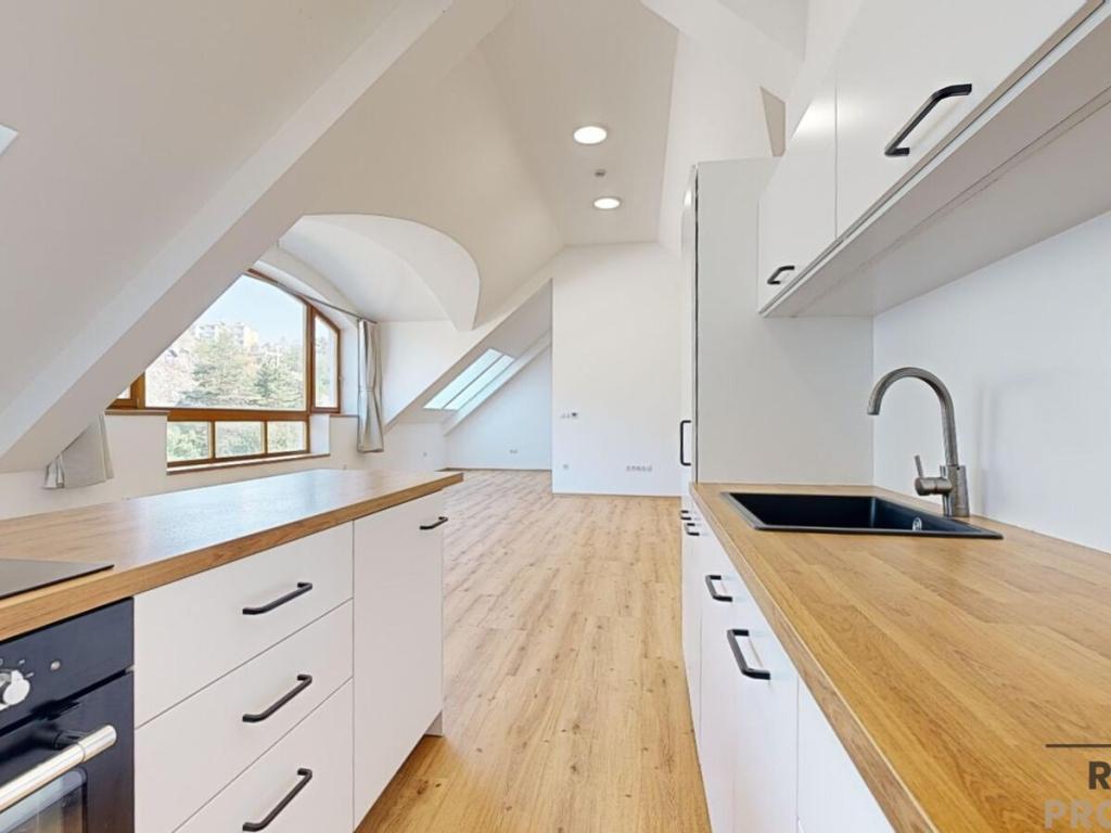 Pronájem bytu 2+kk 112 m2