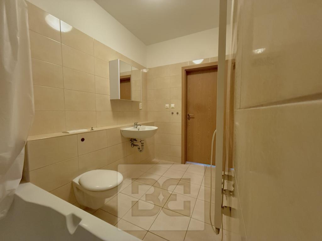 Pronájem bytu 2+kk 63 m2, Praha – náhled fotky 18