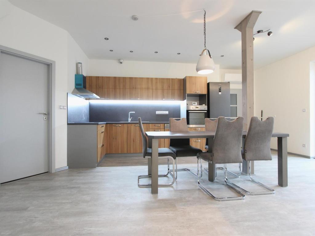 Pronájem bytu 4+kk 112 m2