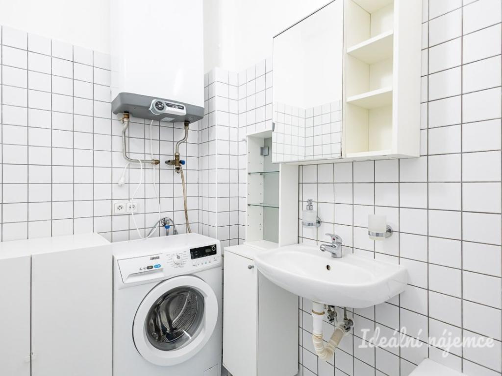 Pronájem bytu 1+kk 29 m2, Praha – náhled fotky 9