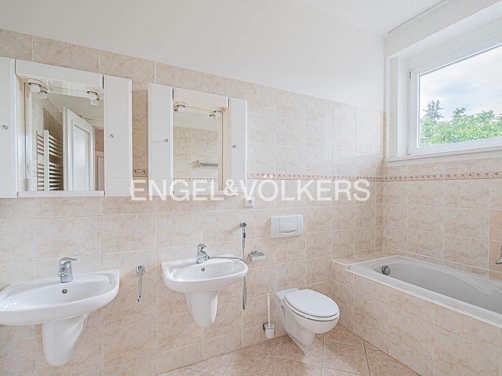 Pronájem bytu 4+1 149 m2, Praha – náhled fotky 10