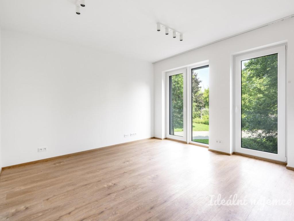 1-room apartment for rent · 27 m² · Praha — 722 €/mo