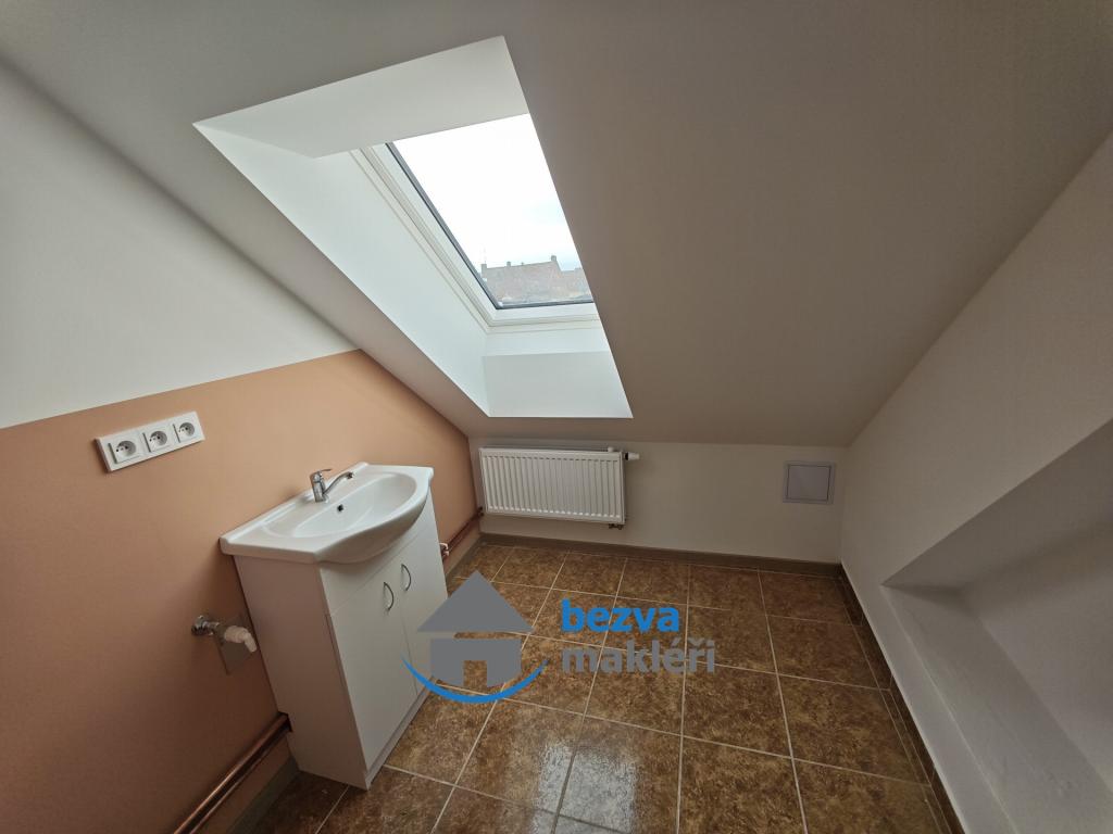 Pronájem bytu 3+1 88 m2, Pardubice – náhled fotky 8