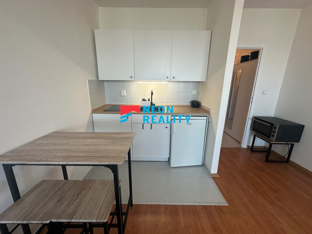 Pronájem bytu 1+kk 28 m2