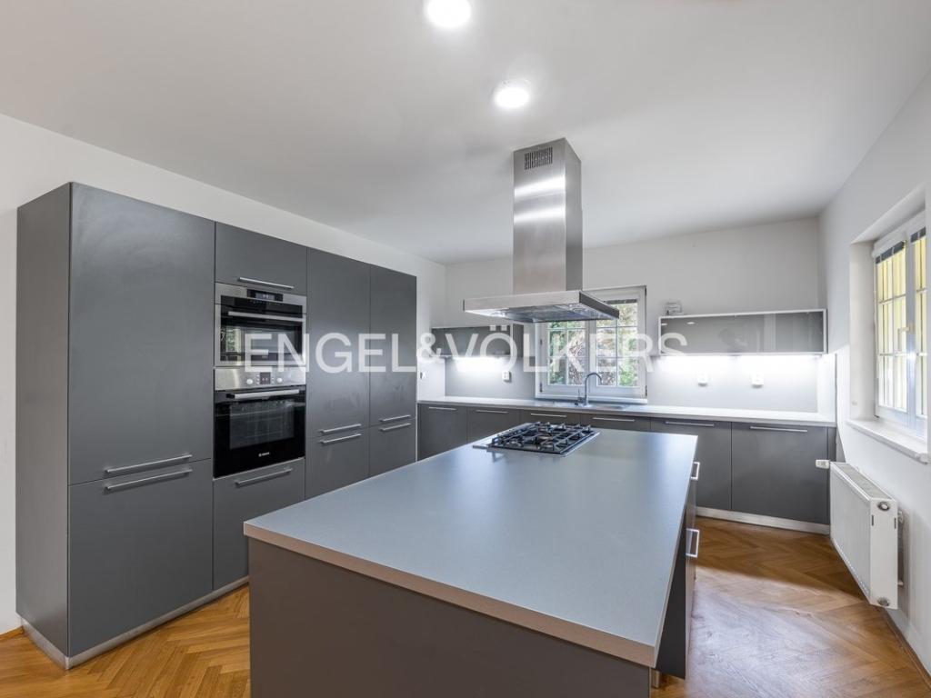 Pronájem domu 302 m2