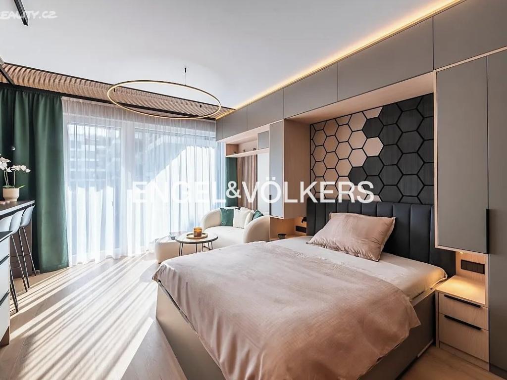 Pronájem bytu 1+kk 37 m2