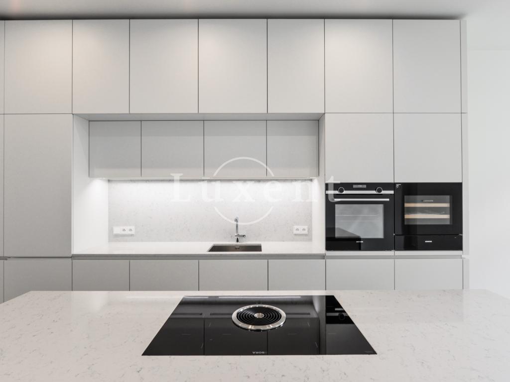 Pronájem bytu 4+kk 137 m2, Praha – náhled fotky 3