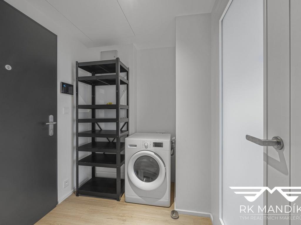 Pronájem bytu 1+kk 28 m2, Praha – náhled fotky 12
