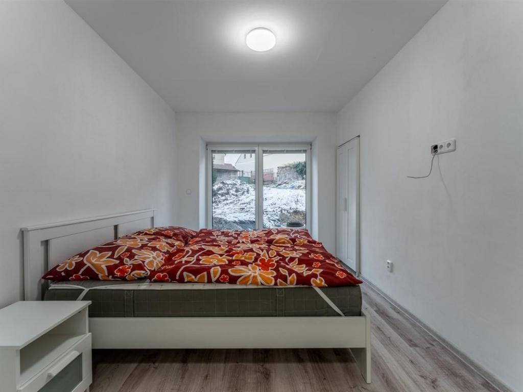 Pronájem bytu 1+kk 140 m2