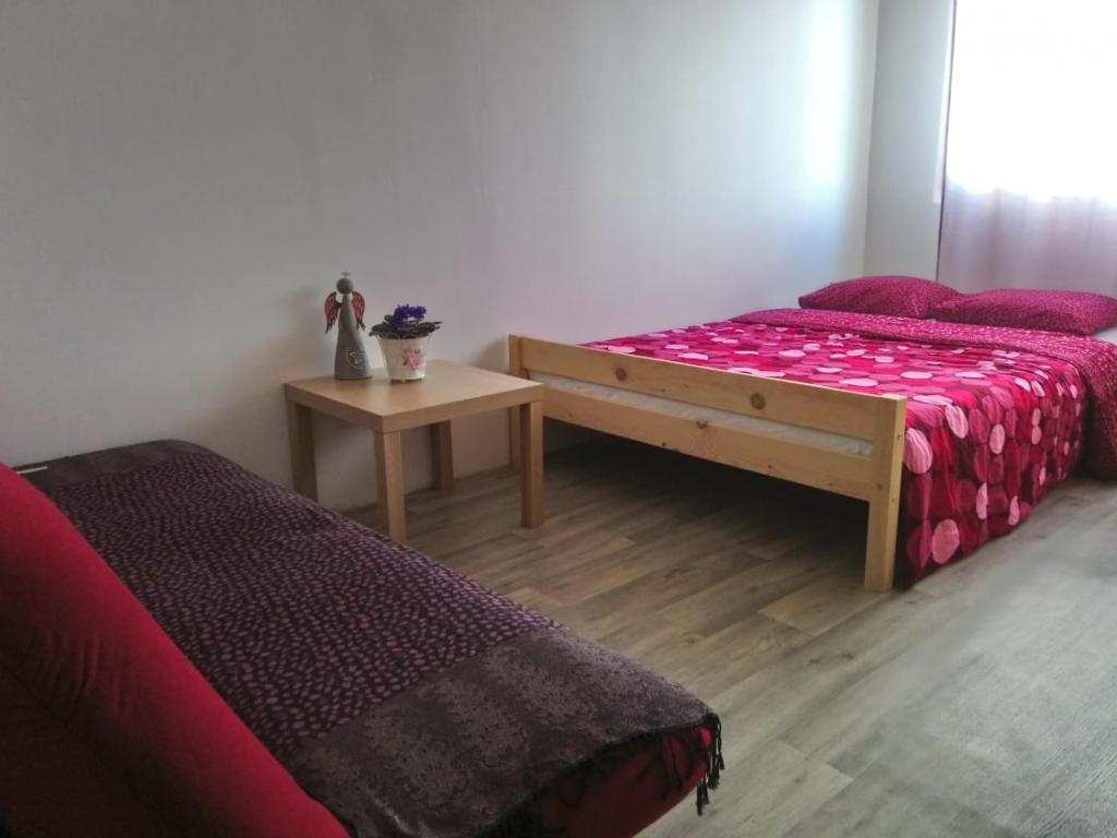 Spolubydleni bytu celý pokoj 80 m2