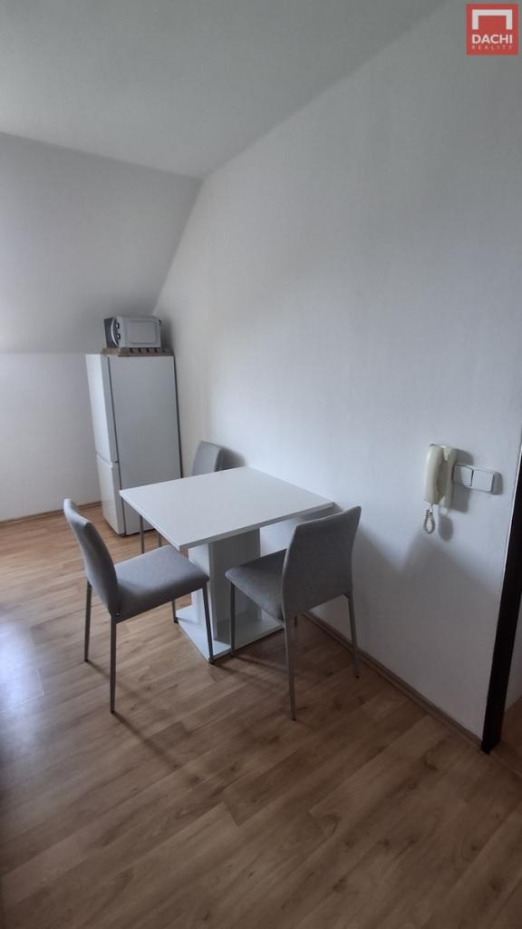 Pronájem bytu pokoj 20 m2