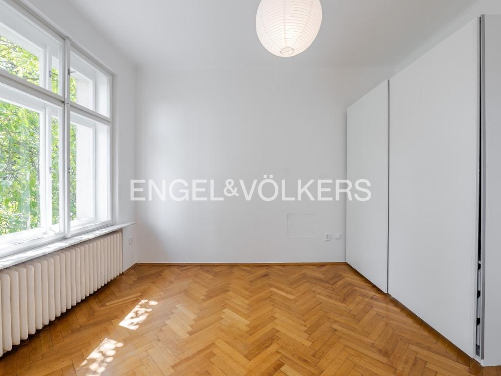 Pronájem bytu 5+1 146 m2, Praha – náhled fotky 9