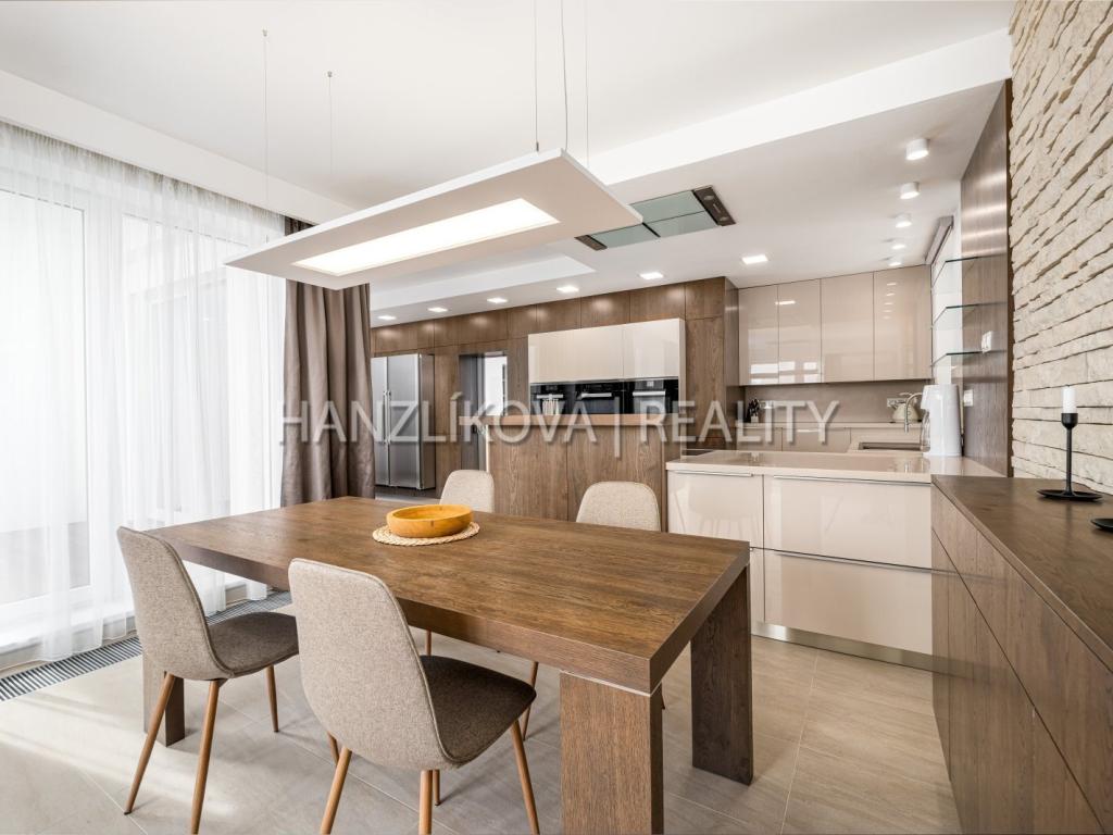 Prodej bytu 6 a více 303 m2