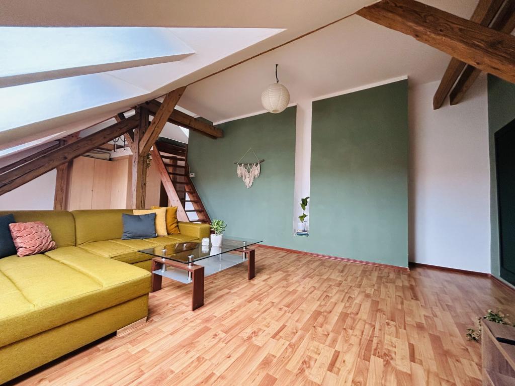 Pronájem bytu 1+1 85 m2