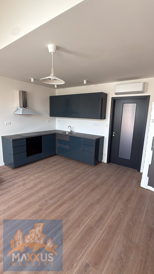 Pronájem bytu 6 a více 142 m2