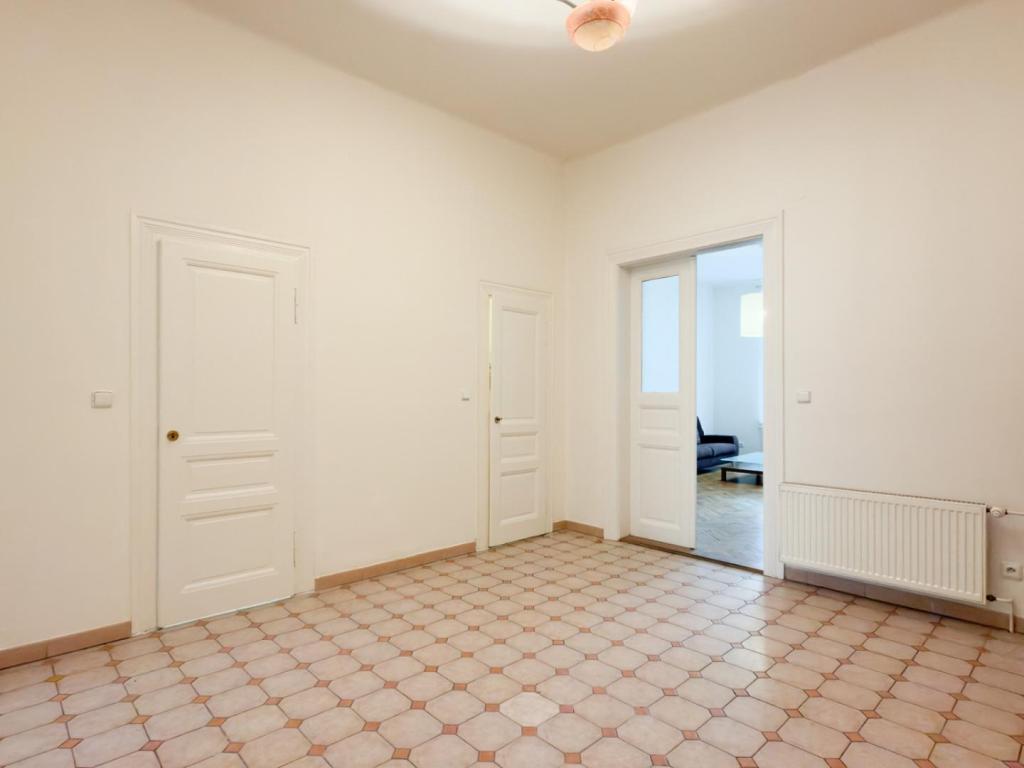 Pronájem bytu 2+1 85 m2, Praha – náhled fotky 16