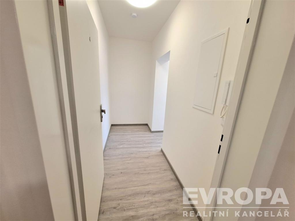 Pronájem bytu 2+kk 44 m² – pohled 2