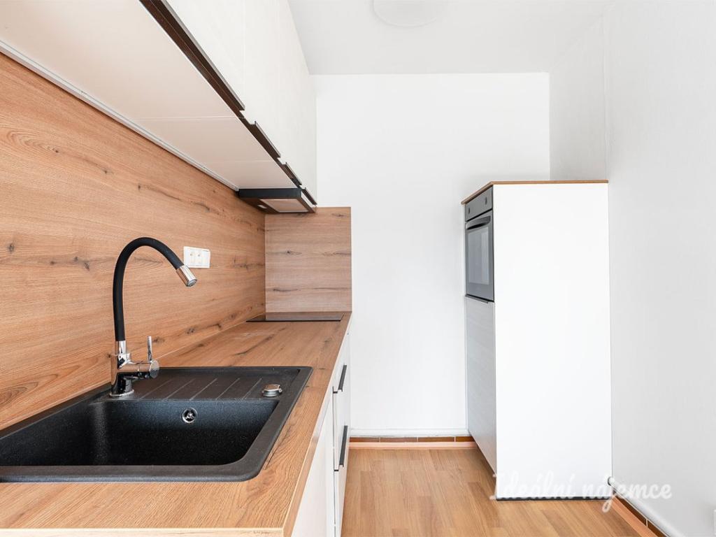 Pronájem bytu 2+kk 42 m2, Praha – náhled fotky 2