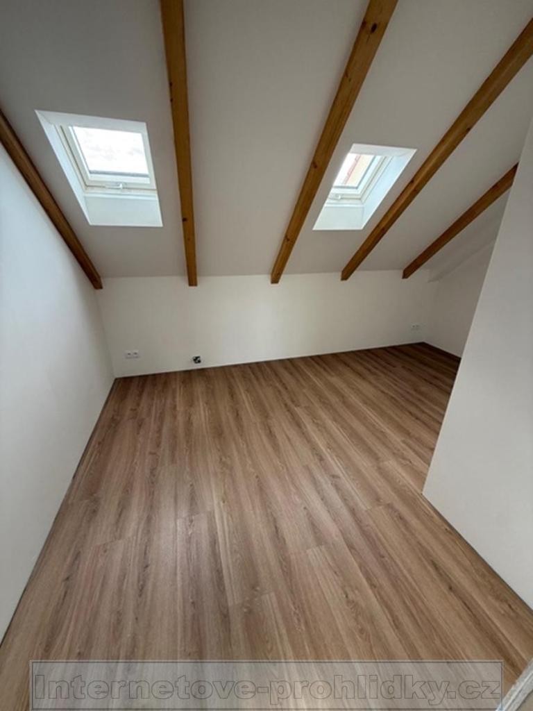 Pronájem bytu 2+kk 77 m2