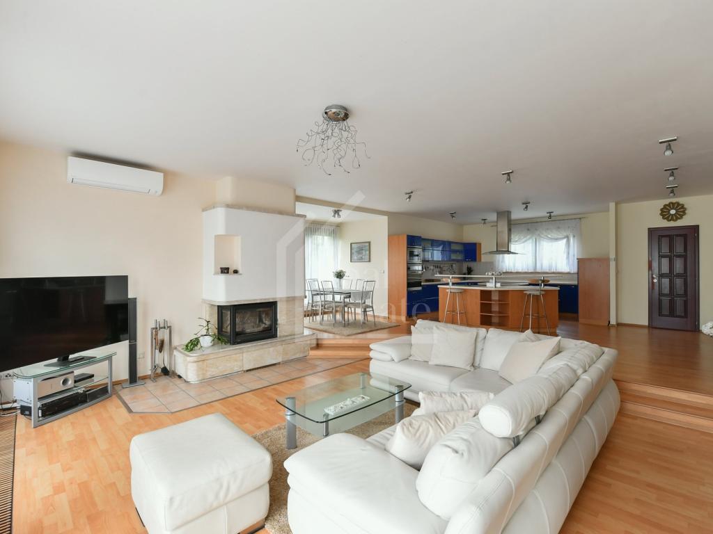 Pronájem domu 310 m2