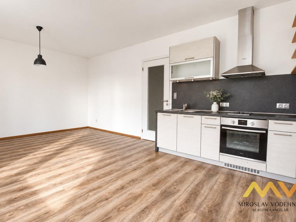 Pronájem bytu 1+kk 32 m2, Hradec Králové – náhled fotky 2