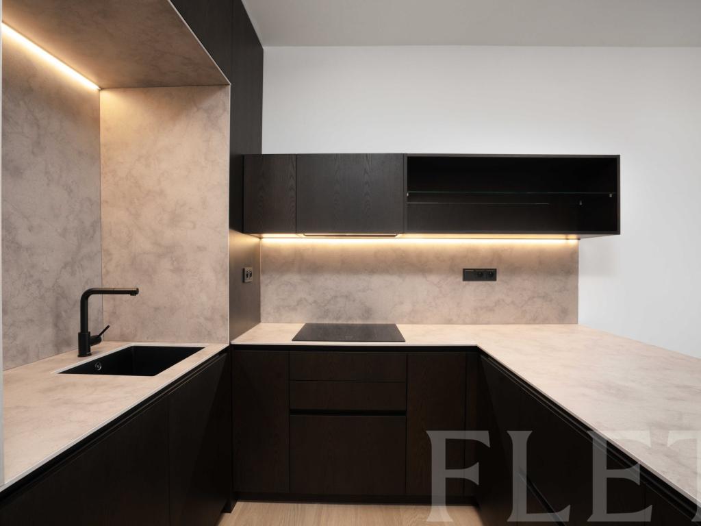 Pronájem bytu 2+kk 61 m² – pohled 6