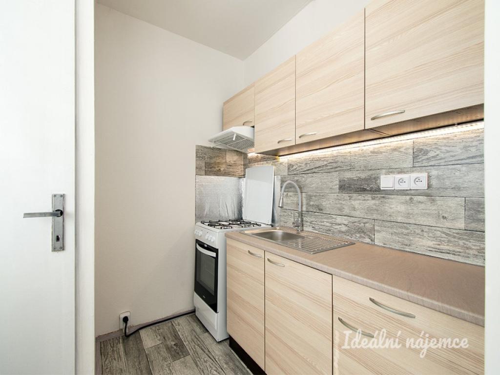 1-room apartment for rent · 34 m² · Praha — 742 €/mo