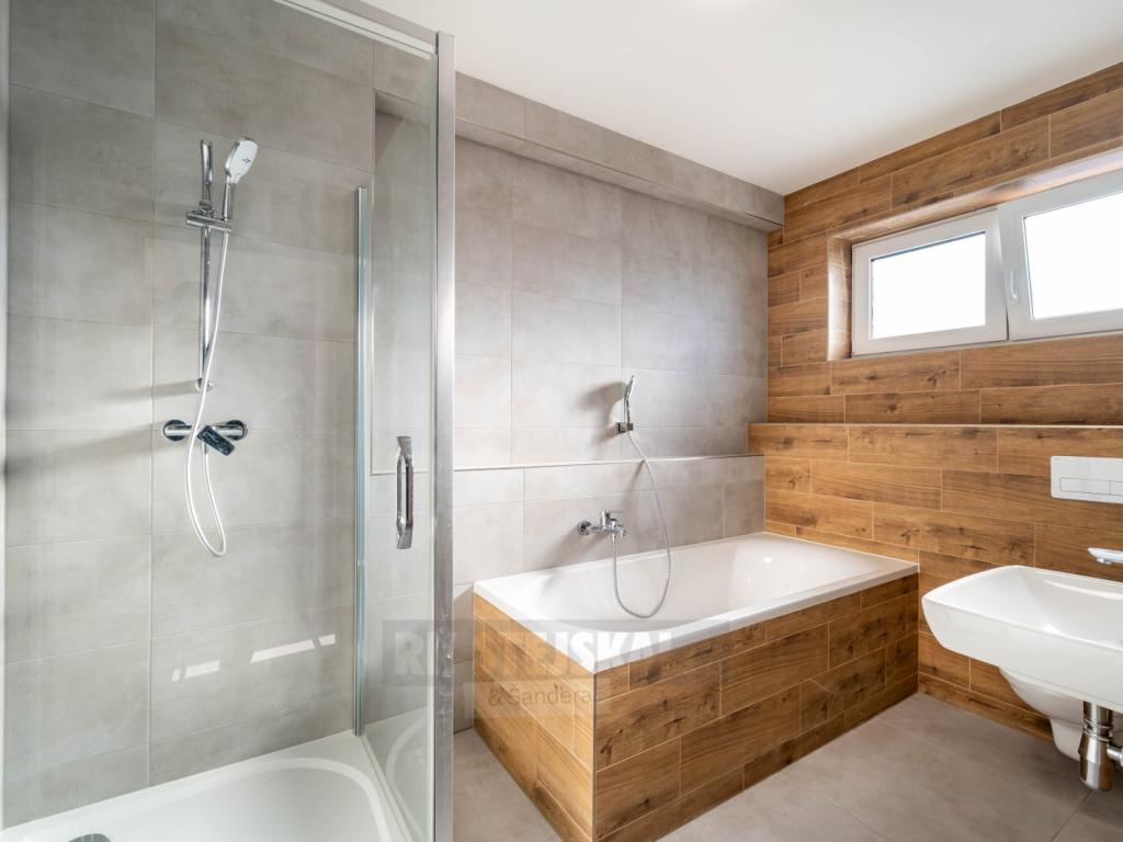 Pronájem bytu 4+kk 80 m2
