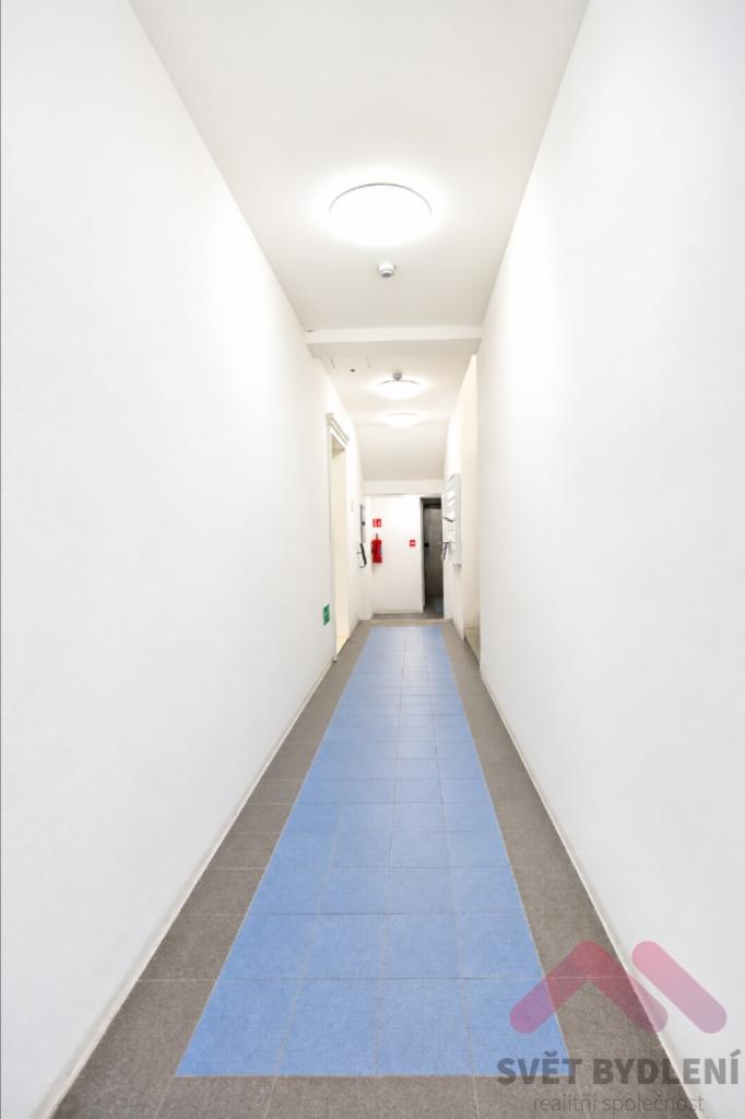 Pronájem bytu 2+kk 44 m2, Praha – náhled fotky 17
