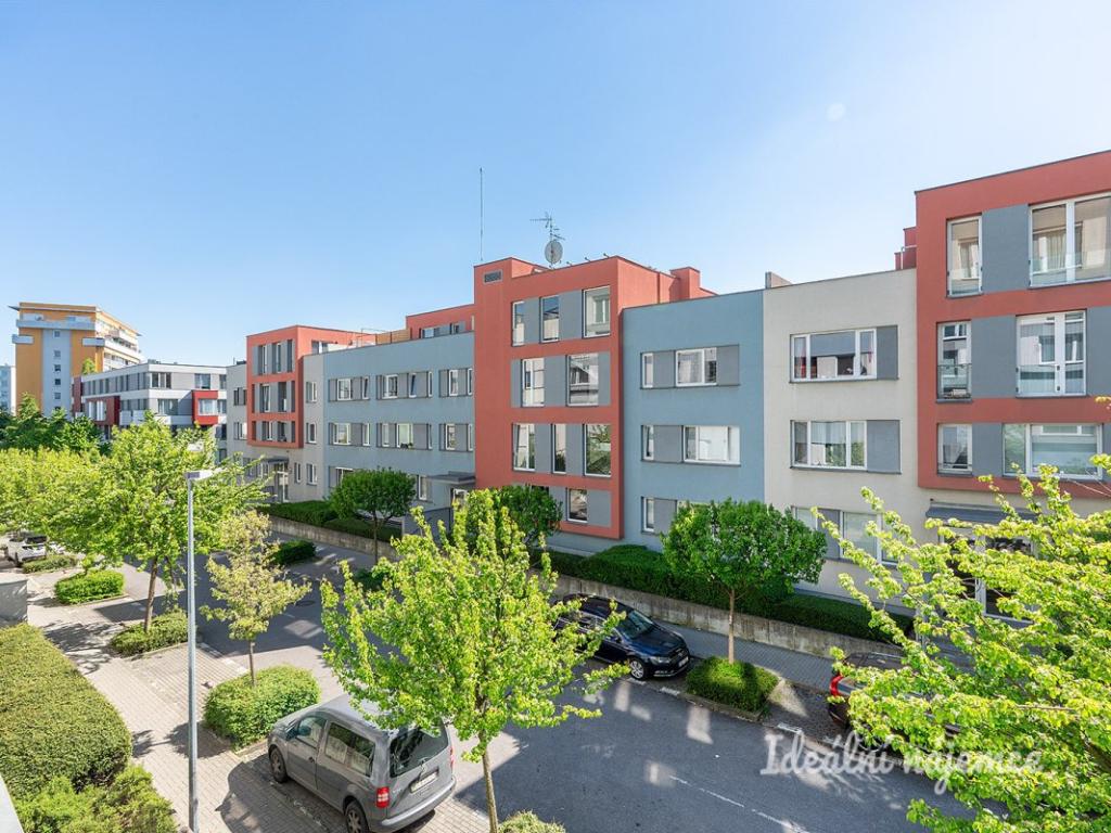 1-room apartment for rent · 36 m² · Praha — 742 €/mo