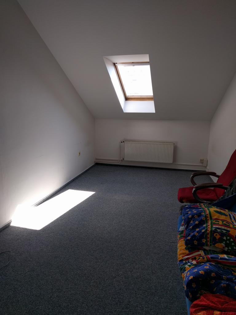 Spolubydleni bytu celý pokoj 28 m2