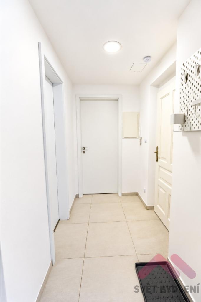 Pronájem bytu 2+kk 44 m2, Praha – náhled fotky 12