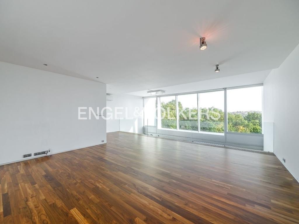 Pronájem bytu 6 a více 297 m2