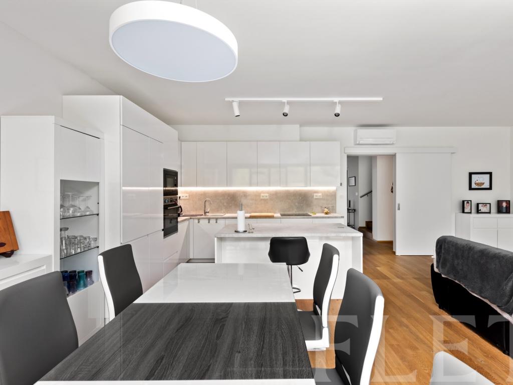 Pronájem domu 217 m² – pohled 4