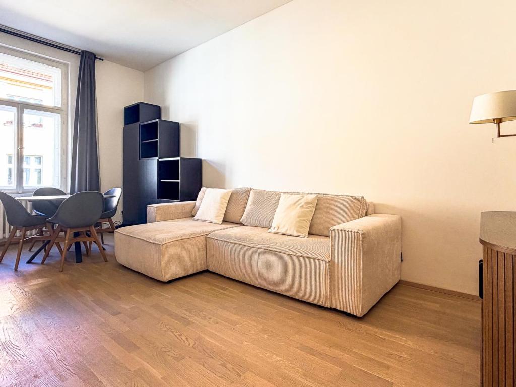Pronájem bytu 2+kk 39 m2, Praha – náhled fotky 2