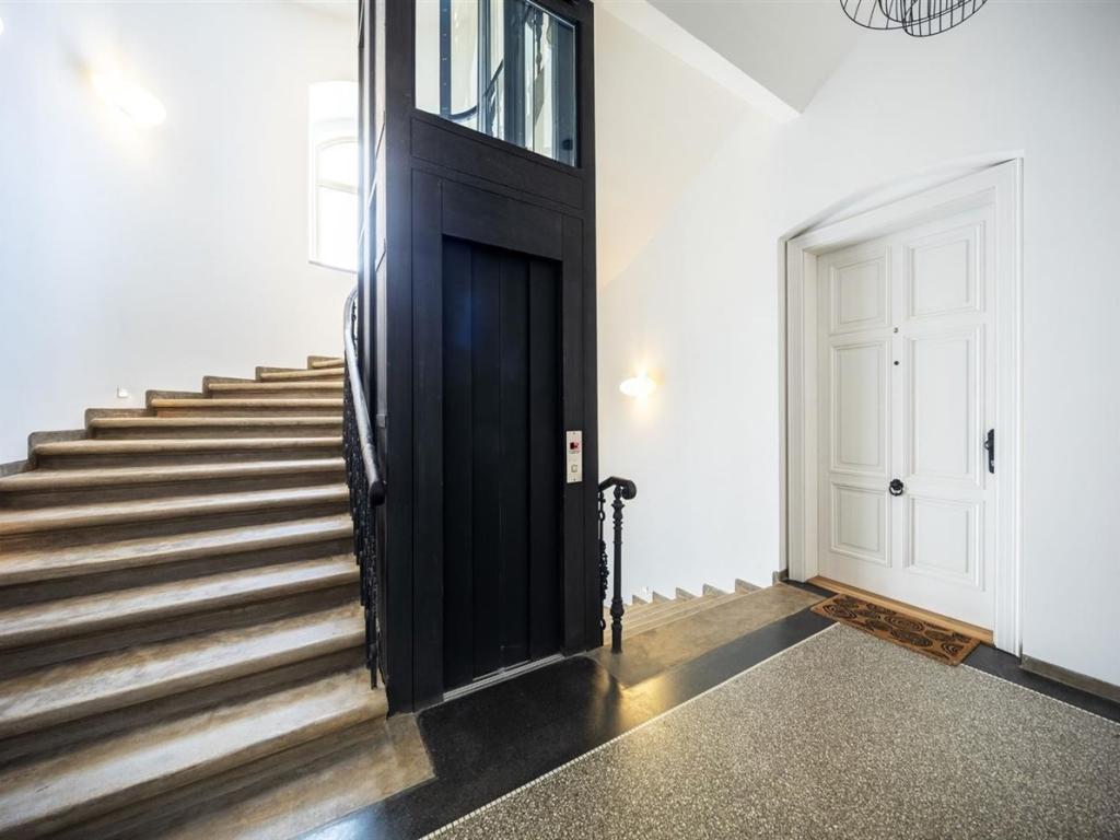 Pronájem bytu 3+kk 123 m2, Praha – náhled fotky 15