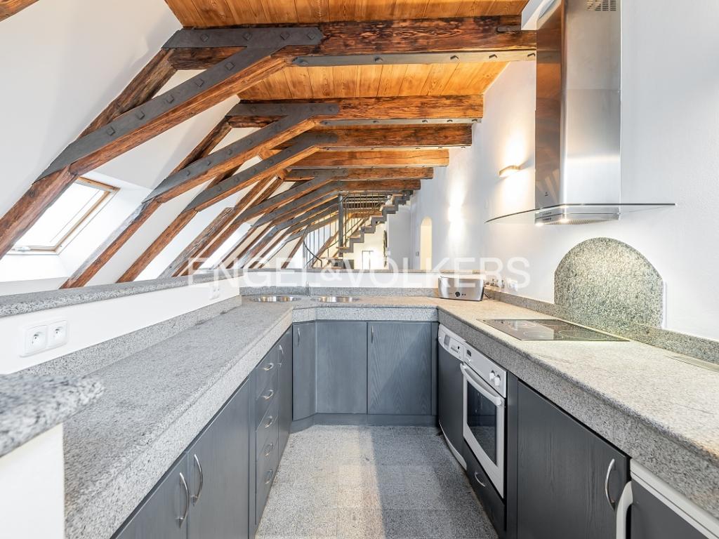 Pronájem bytu 4+kk 221 m2