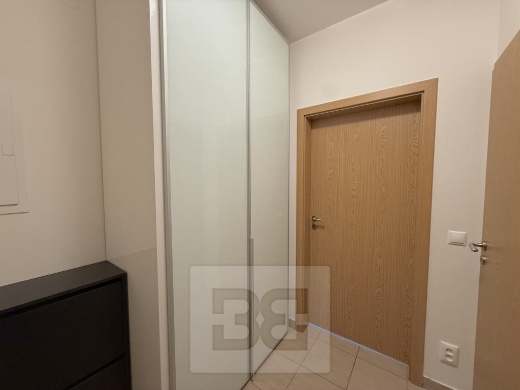 Pronájem bytu 2+kk 63 m2, Praha – náhled fotky 8
